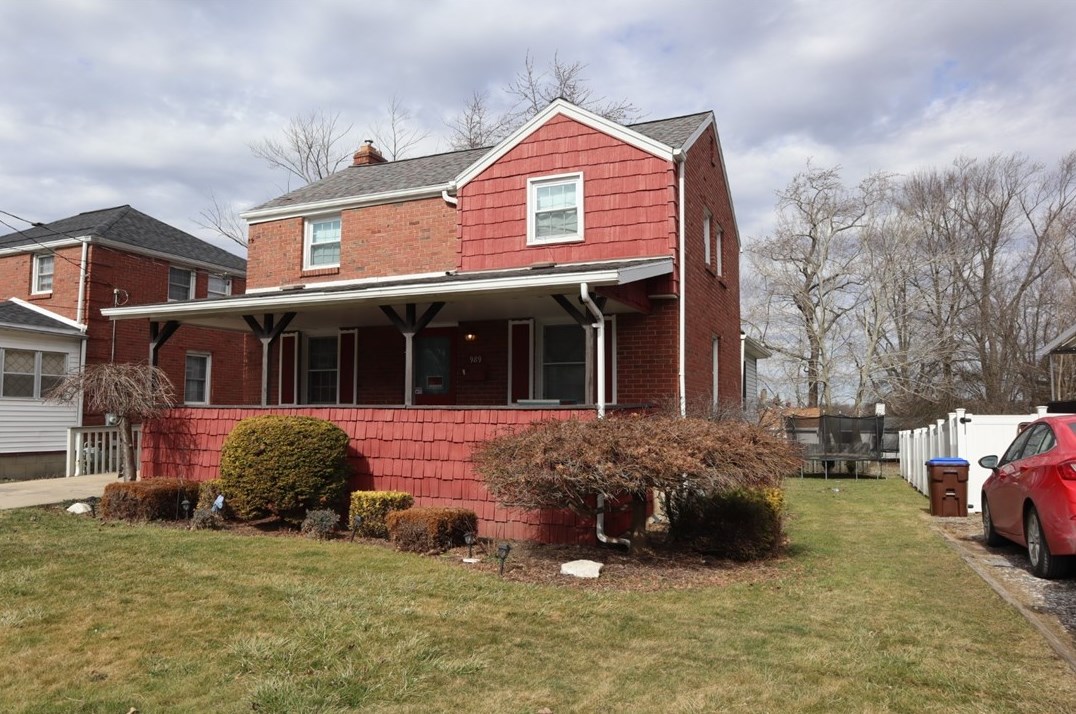 989 George St, Sharon, PA 16146