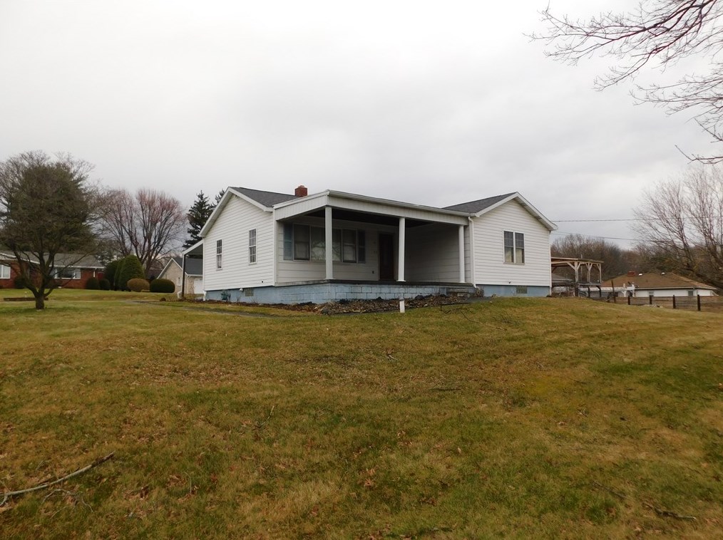 406 Derrick Ave, Oliphant Furnace, PA 15401-5414