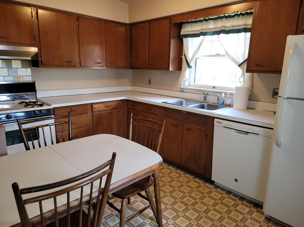 206 Central Dr, Valencia, PA 16059
