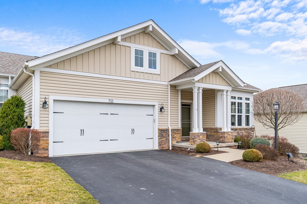 712 Mission Hills Dr, Canonsburg, PA 15317