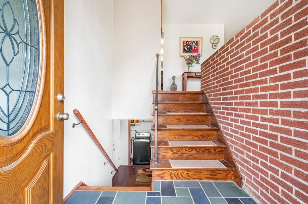 202 Overlook Dr, Canonsburg, PA 15317