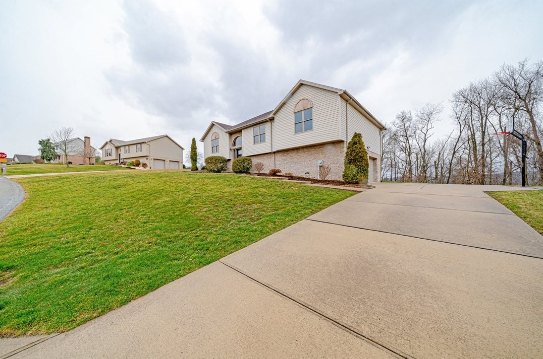 241 Meadow Spring Rd, Greensburg, PA 15601-6936
