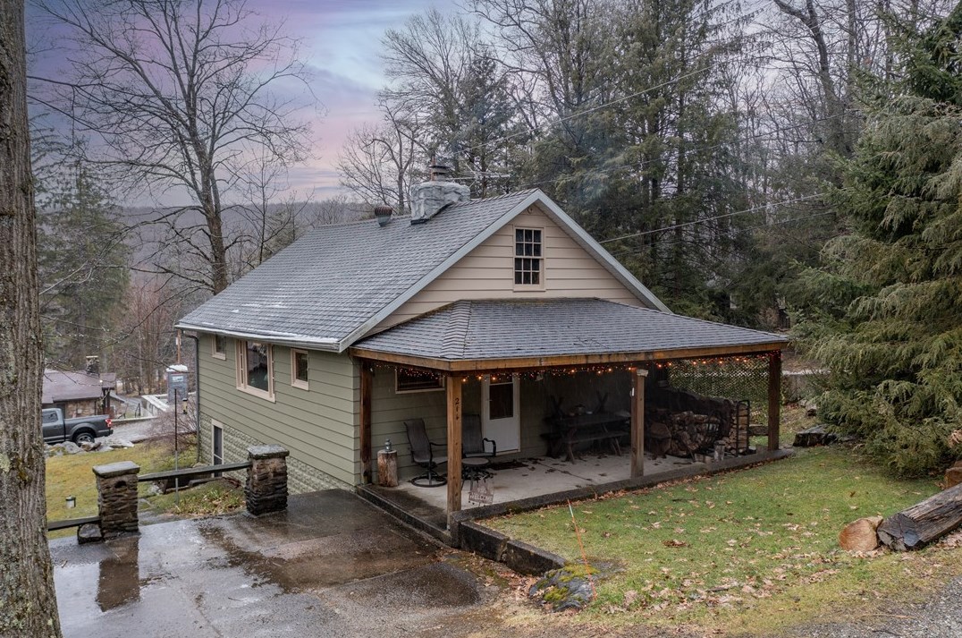 211 Ironwood Rd, Somerset, PA 15501