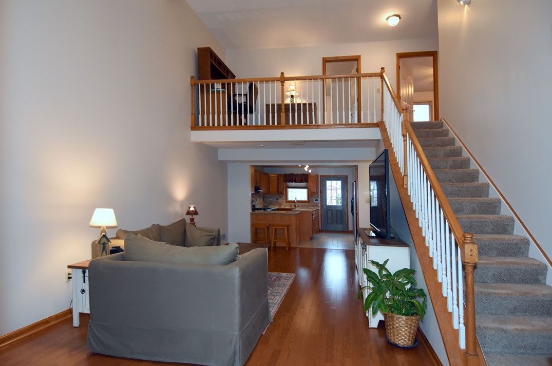 111 Cambria Hill Dr, Tarentum, PA 15084-9308