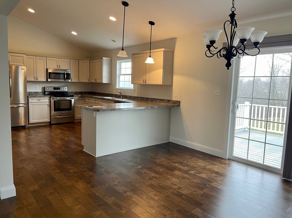 129 Hidden Lake Dr, New Castle, PA 16101