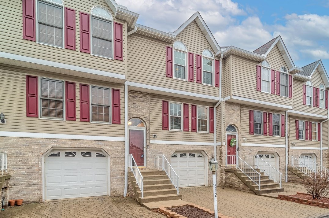 312 Brohios Dr, Monaca, PA 15061-3025