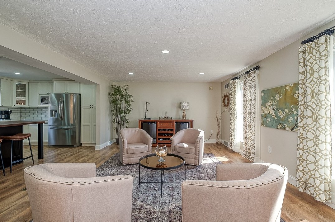 203 Woodview Dr, Beaver, PA 15009-9632