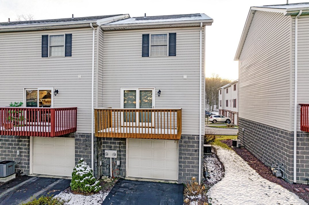 201 Thistle Dr, Greensburg, PA 15601-8801