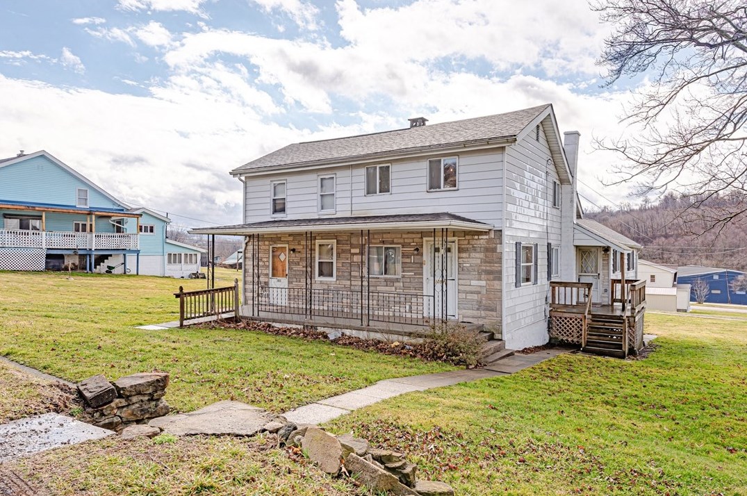 1053 E Broadway St, Leisenring, PA 15455