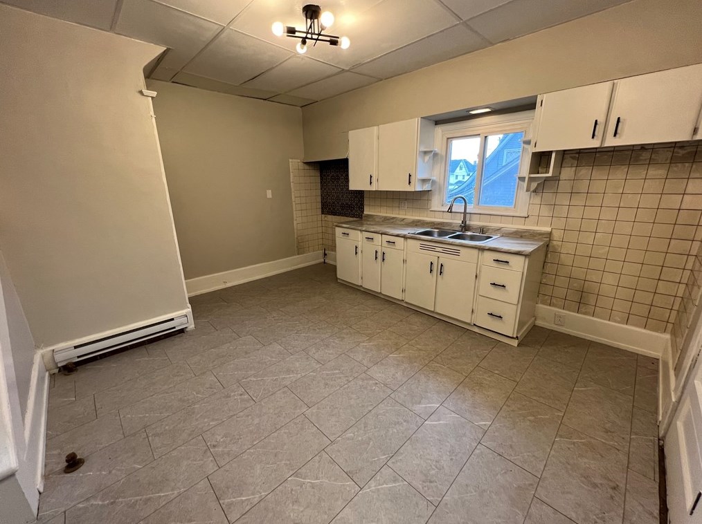 525 Wayne Ave, Ellwood City, PA 16117