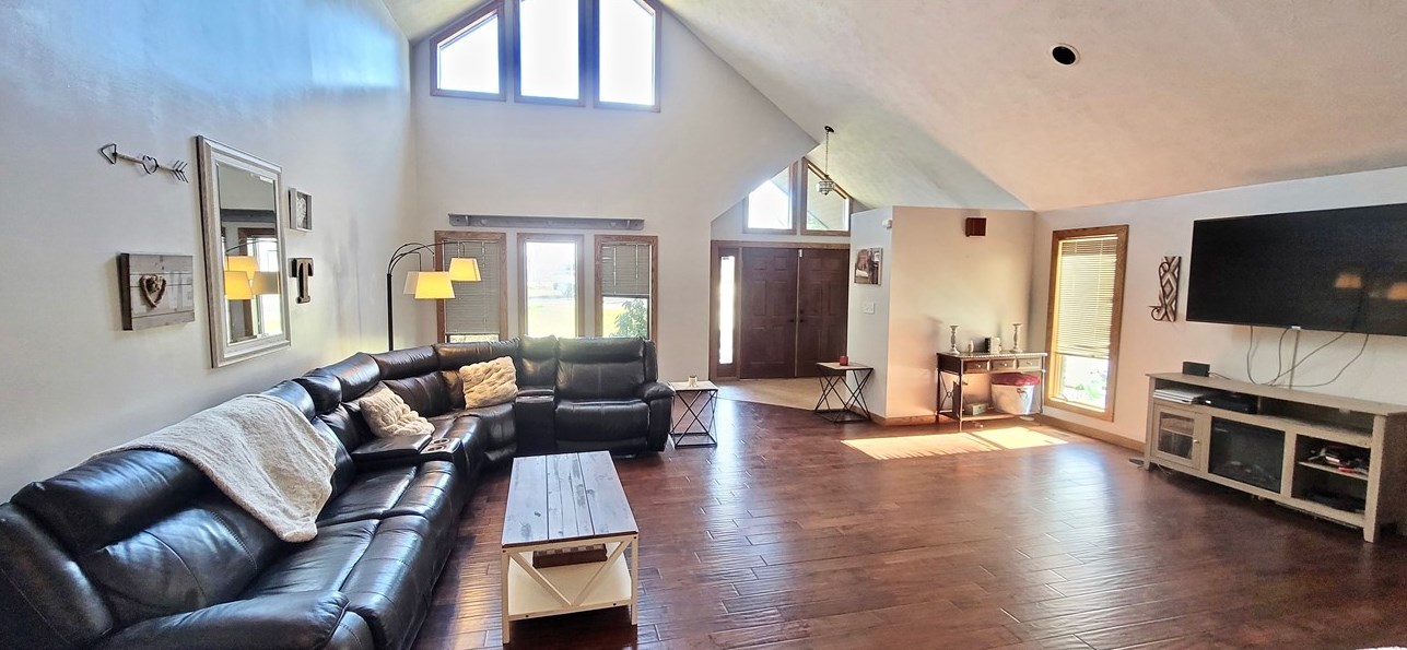 1535 Martin Rd, Tarentum, PA 15084-3462