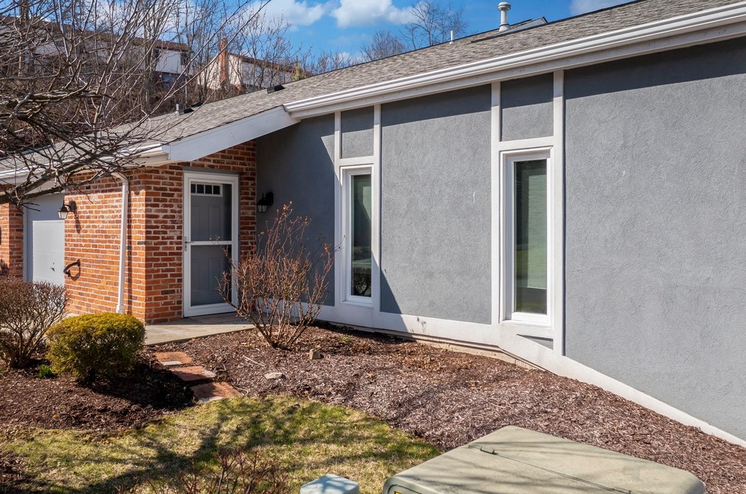 112 Queens Way North, Canonsburg, PA 15317