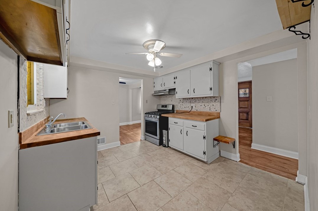 402 Old Haymaker Rd, Monroeville PA  15146-1357 exterior