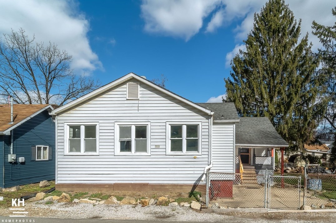 111 Park Rd, Midway, PA 15060