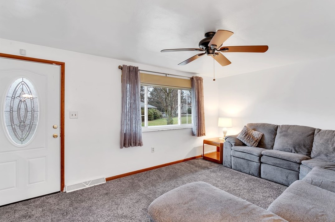 161 Midvale Rd, Wampum, PA 16157