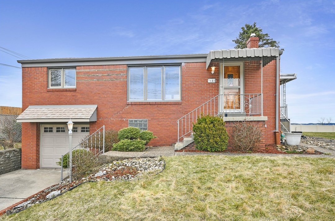 3648 Longview Dr, Whitaker, PA 15120