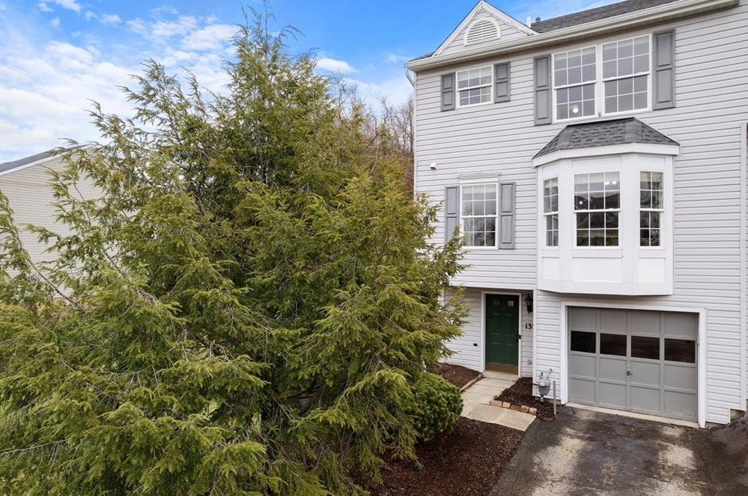 1323 Meadowbrook Dr North, Canonsburg, PA 15317