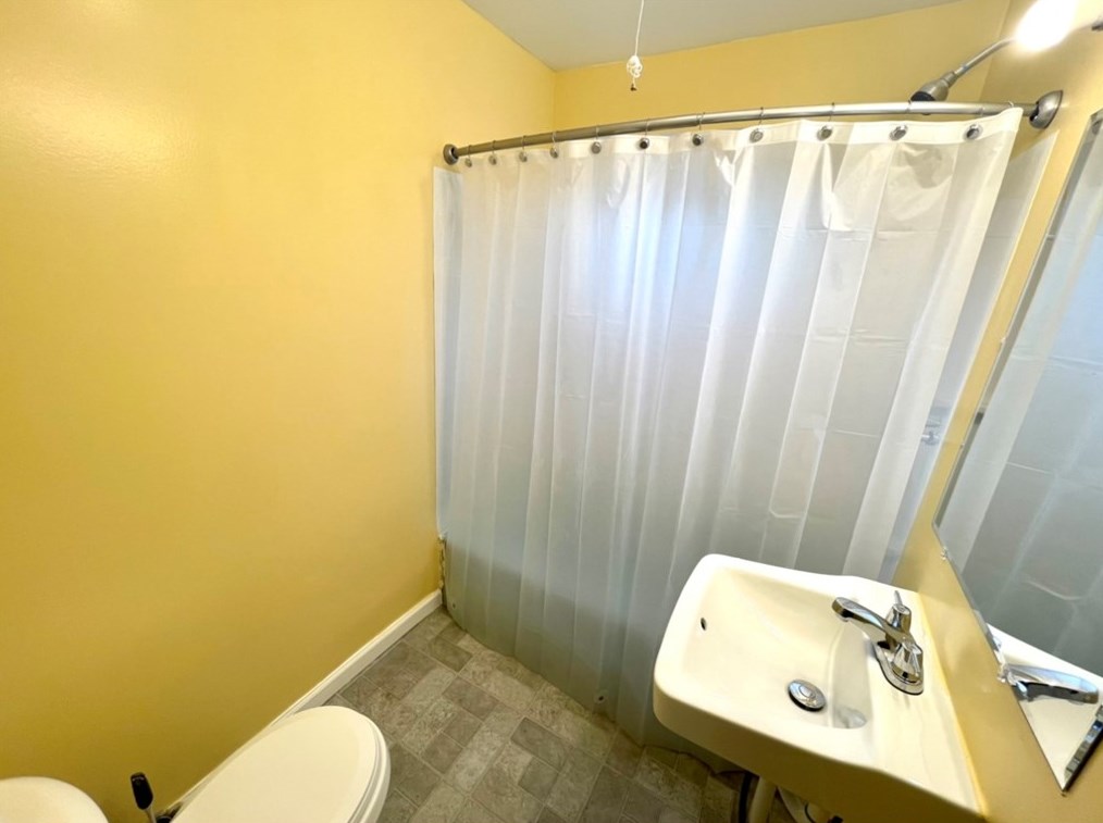 1813 13th Ave, Beaver Falls PA  15010-3825 exterior