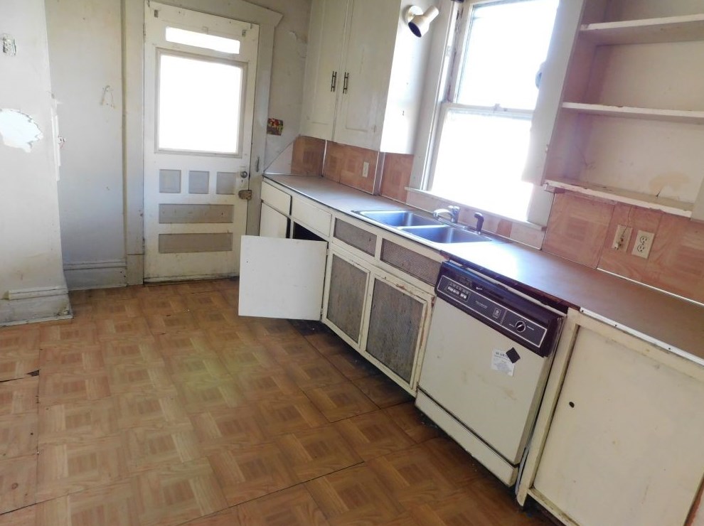 280 Spruce Ave, Hermitage, PA 16146