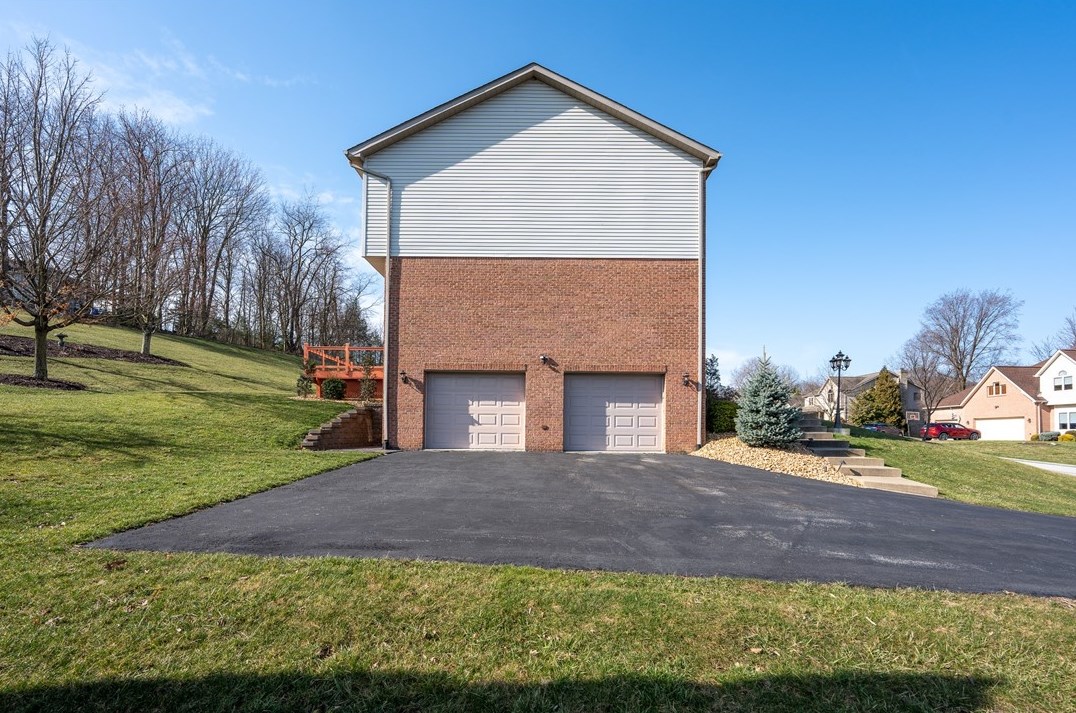 417 Primrose Dr, Greensburg, PA 15601-9597