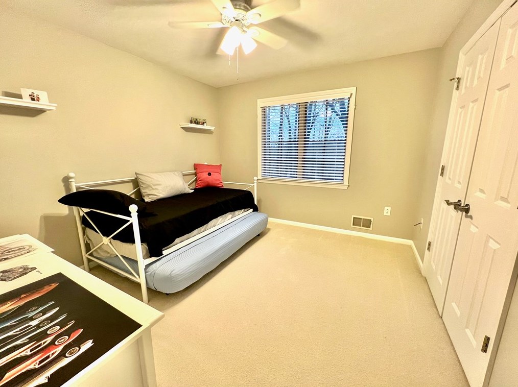 4003 Forest Glen Dr, Greensburg PA  15601-9068 exterior