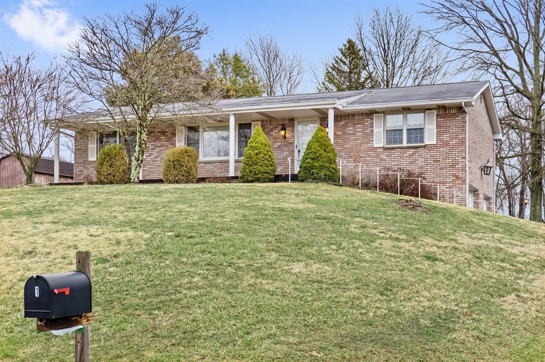 1 Royal Oaks Dr, North Charleroi, PA 15022