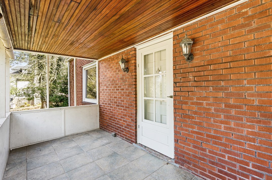 129 Spanish Villa Dr, Jeannette, PA 15644
