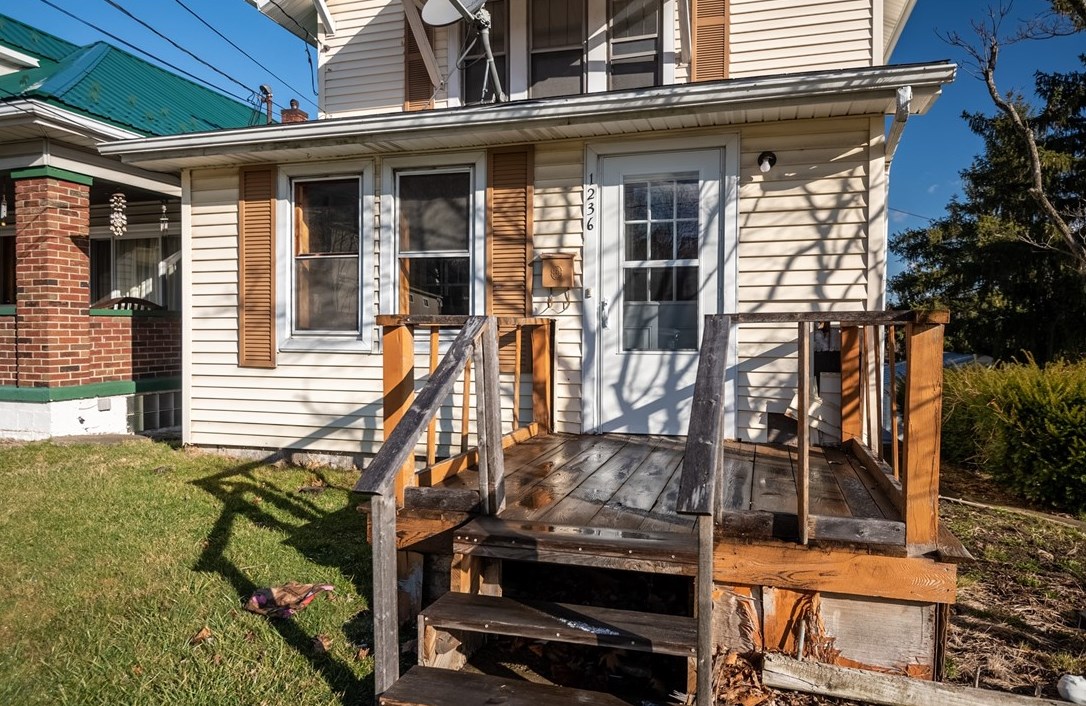 1236 Washington St, Hermitage, PA 16121