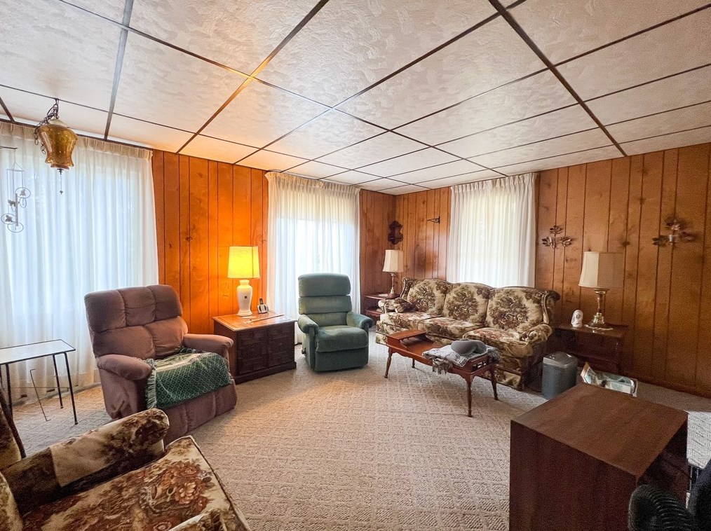 97 Ayleshire Rd, Butler, PA 16001-3379