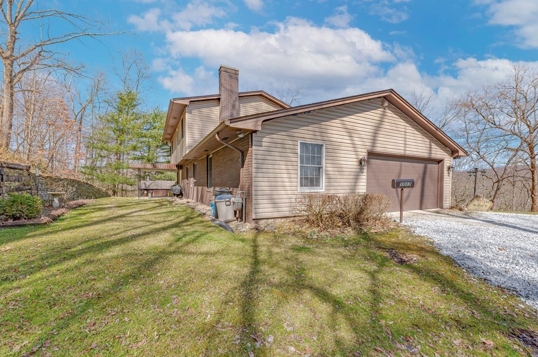 1017 Zimmerman St, Jeannette, PA 15644