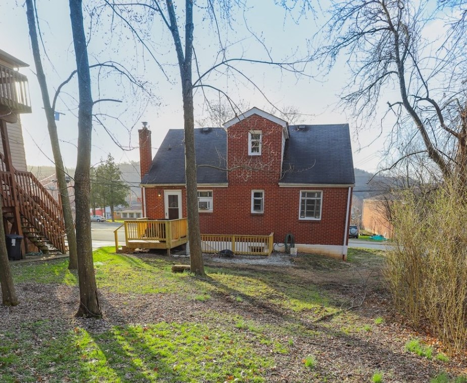 230 Cavitt Ave, Trafford, PA 15085