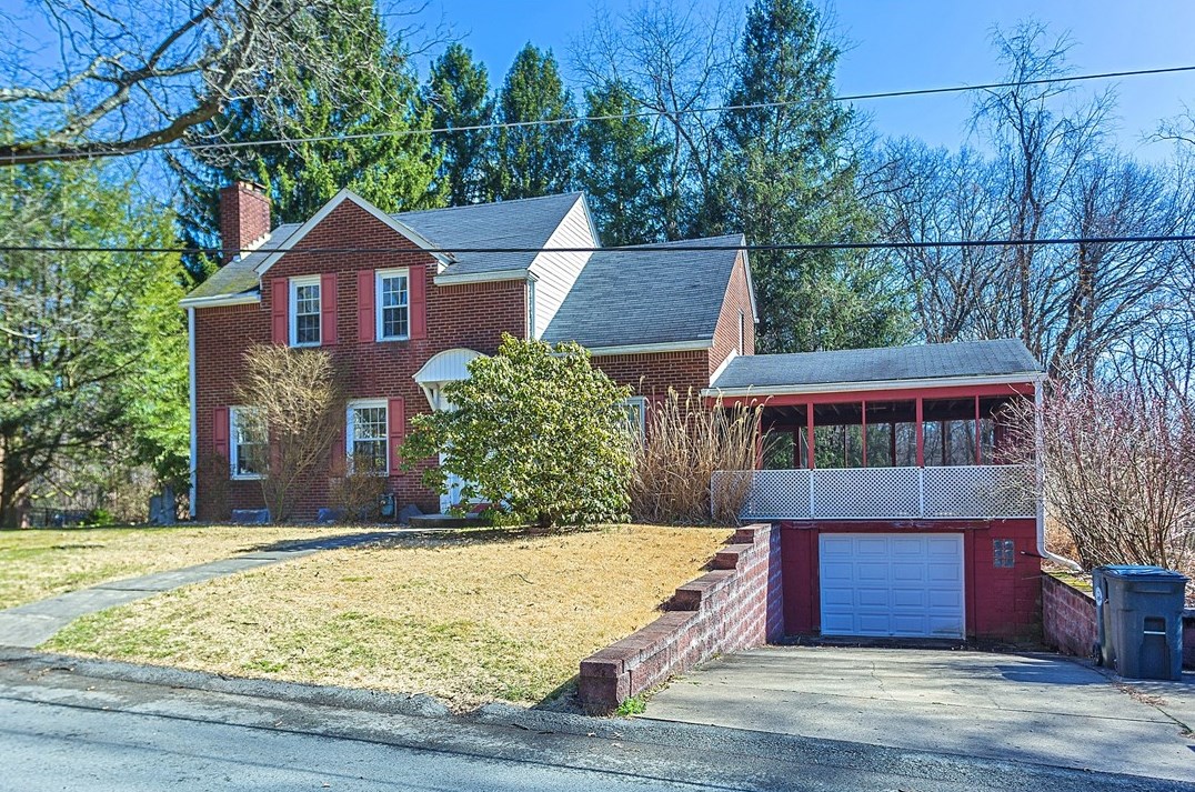 36 Crystal Dr, Oakmont, PA 15139