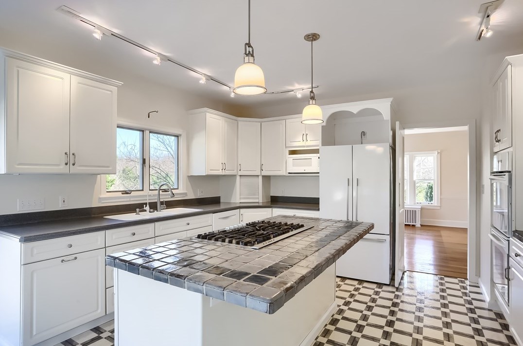 1709 Beaver Grade Rd, Moon Twp PA 15108-3103 exterior