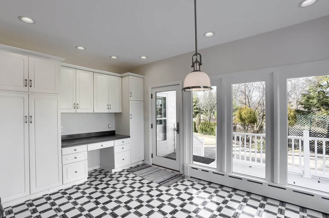 1709 Beaver Grade Rd, Moon Twp PA 15108-3103 exterior