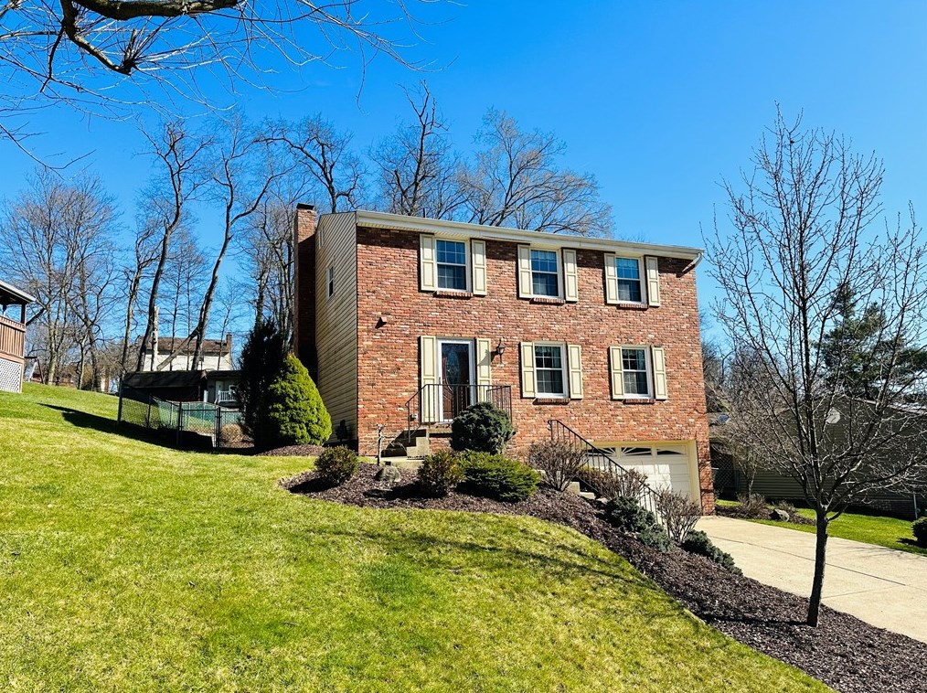 1127 Tidewood Dr, Bethel Park, PA 15102-1027