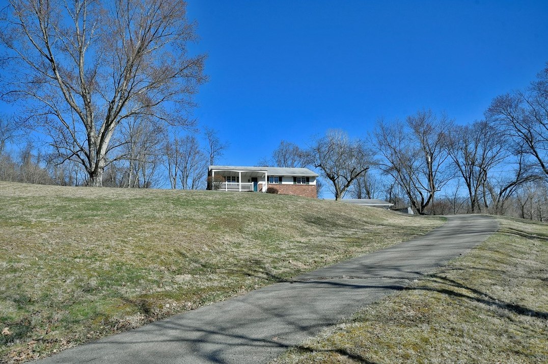 1298 Sugar Run Rd, Venetia, PA 15367-1512