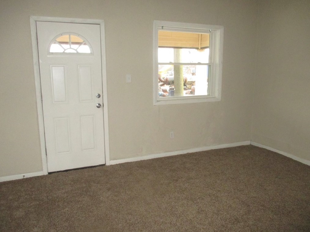 826 Chartiers St, Washington, PA 15301-3802