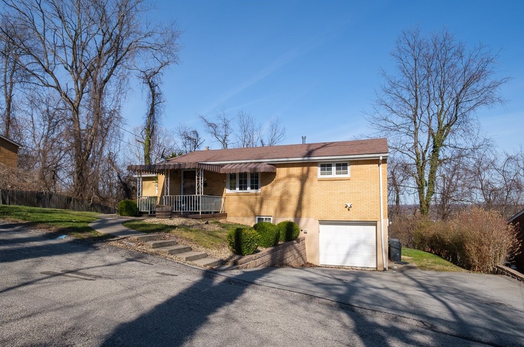 721 4th St, North Versailles, PA 15137-1207