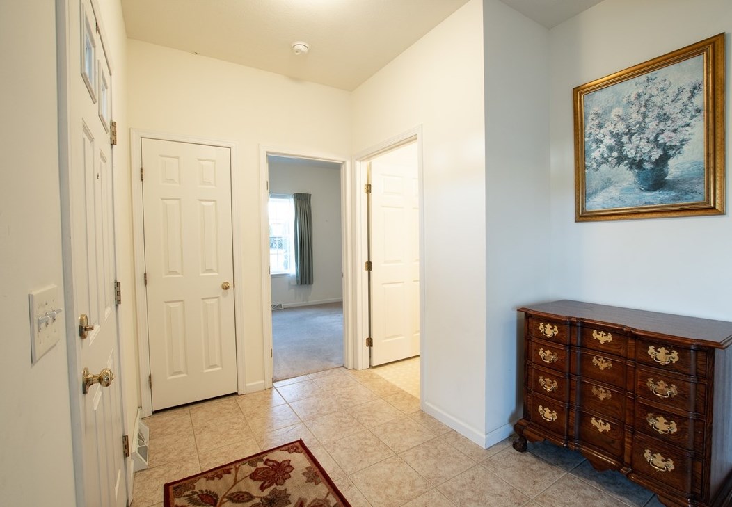 112 Clearwater Dr, Ellwood City, PA 16117