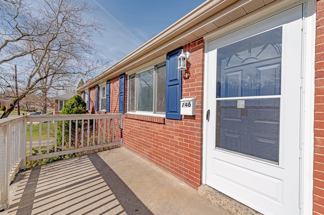 746 Niagara Dr, North Huntingdon, PA 15642
