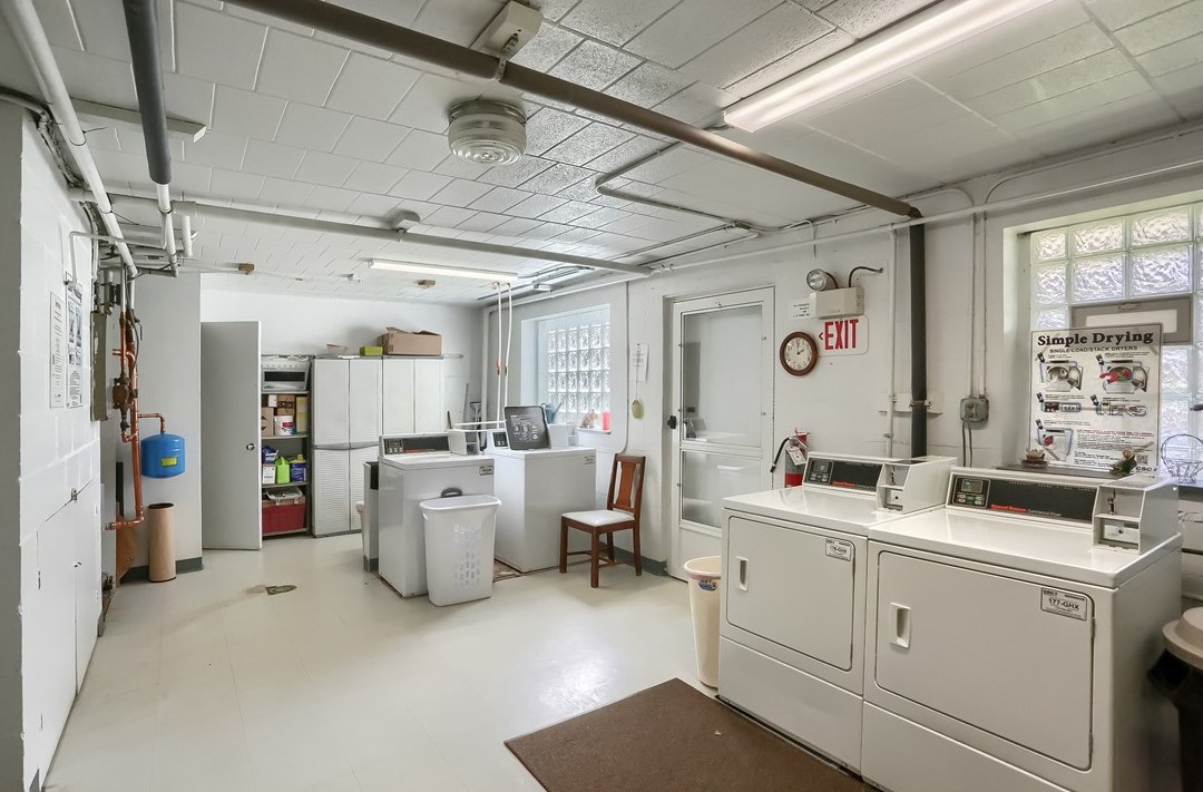 205 Coraopolis Rd, Moon Twp PA  15108-4040 exterior