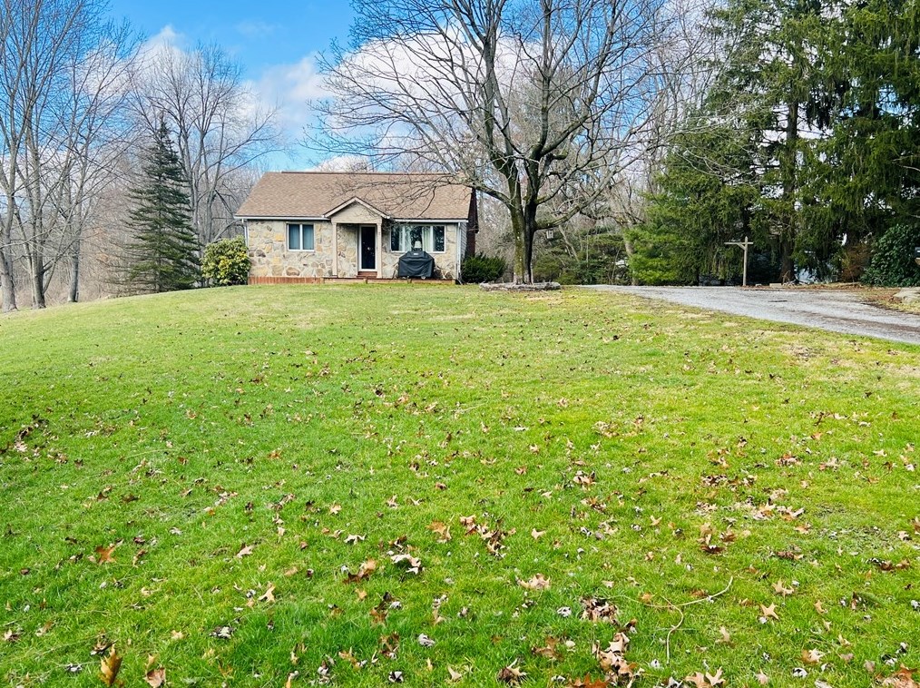 7 Forney Ln, New Castle, PA 16105-1817