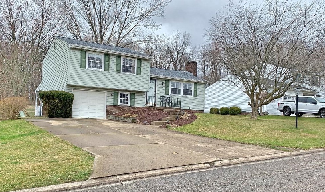 1616 Southpine Dr, Library, PA 15129