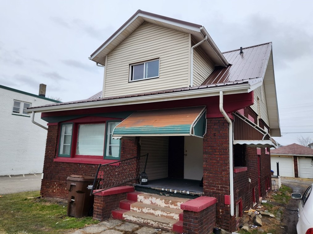 369 Stambaugh Ave, Sharon, PA 16146