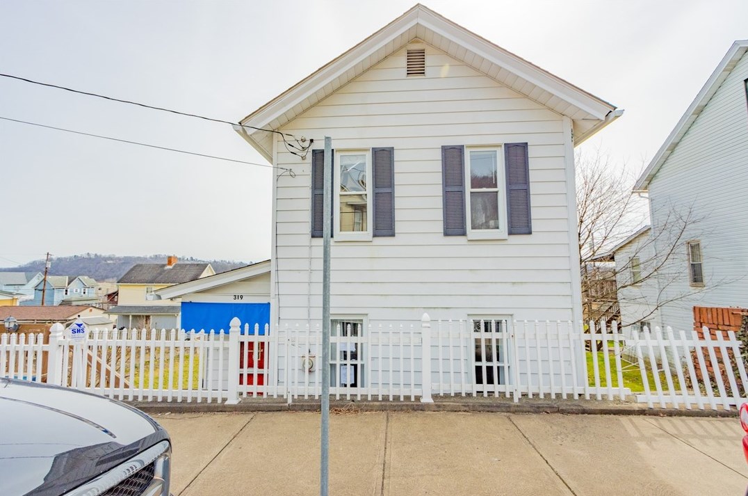319 W 9th Ave, Tarentum, PA 15084