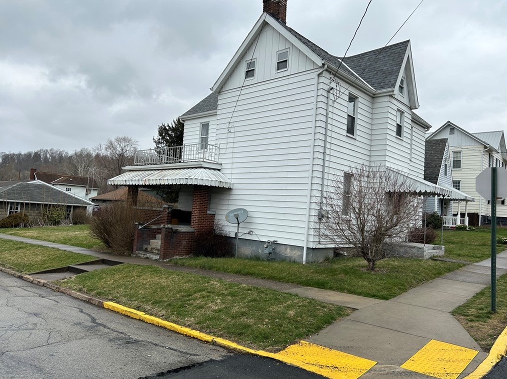 318 3rd St, Van Meter, PA 15479