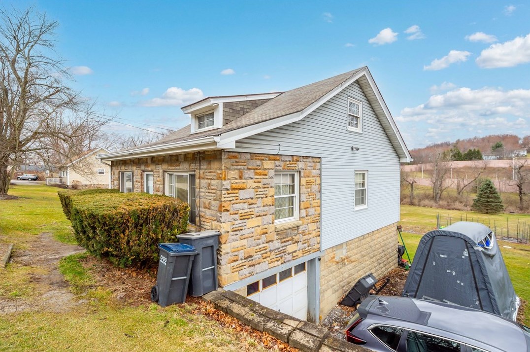 157 Warrendale Bakerstown Rd, Seven Fields, PA 16046-4125