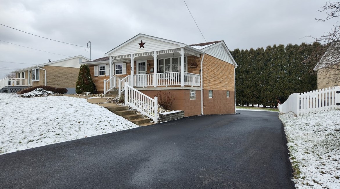 55 Nancy Dr, Jeannette, PA 15644