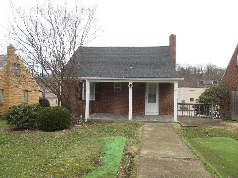 403 Agnew Rd, Jeannette, PA 15644