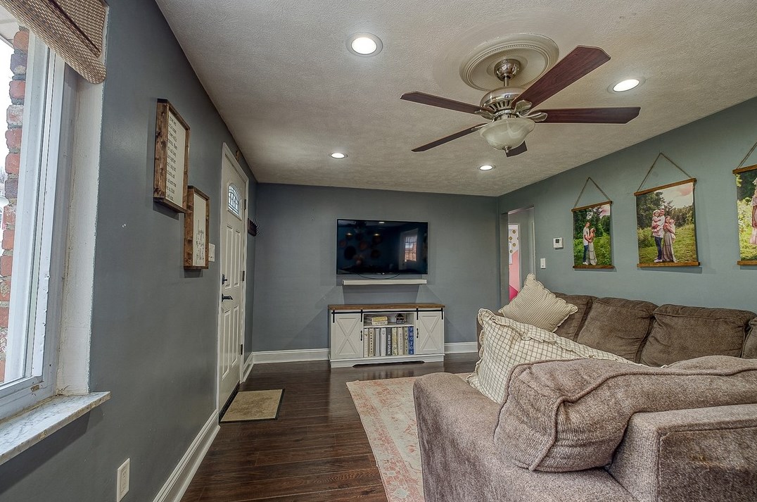 715 Darlington St, Collier Township, PA 15106-2113